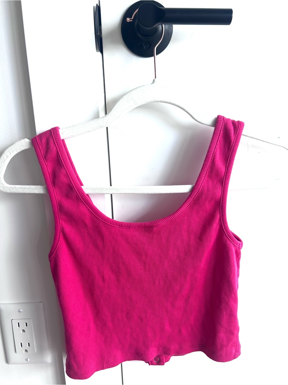 Guess Hot Pink Ribbed Button-Front Cropped Tank - Picture 3 of 4